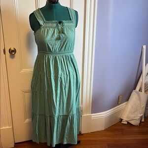 Old Navy Green Ruched Tiered Sundress size medium, excellent condition.